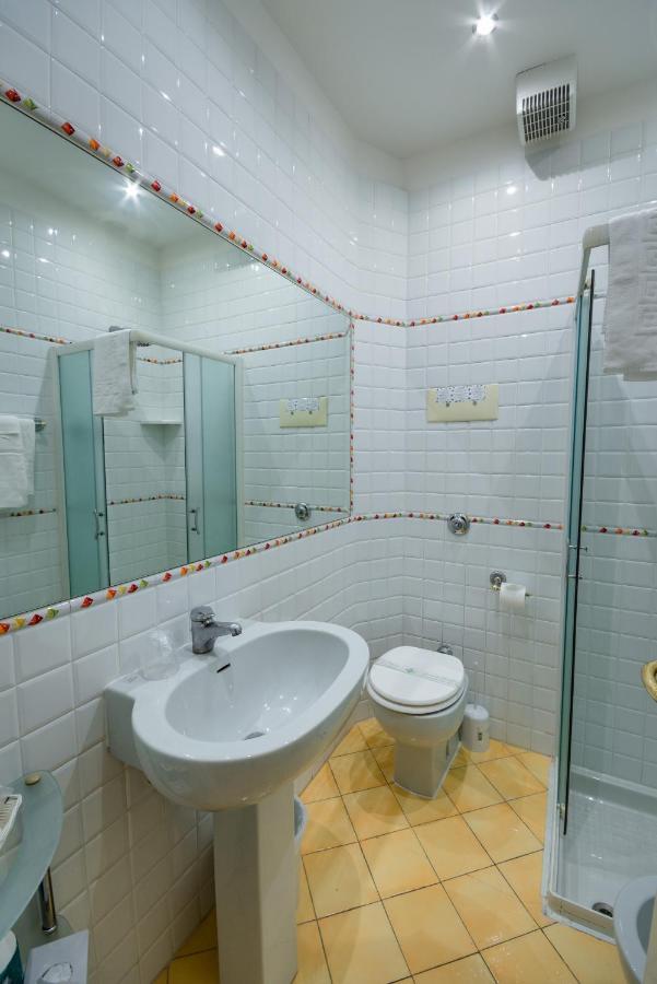 Residenza Due Torri Check In Presso Hotel Centrale Vicolo Cattani 7 Bologne Extérieur photo