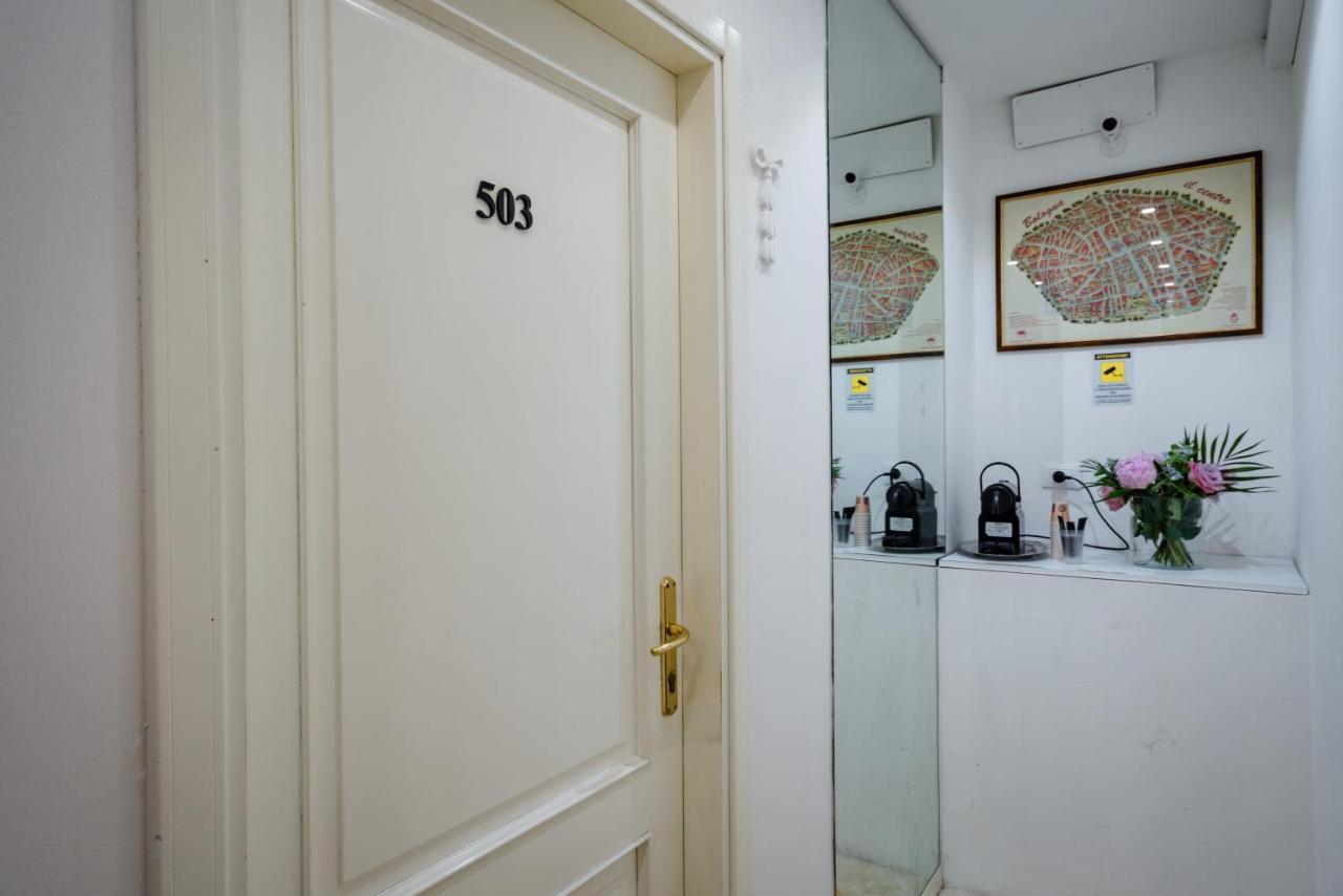 Residenza Due Torri Check In Presso Hotel Centrale Vicolo Cattani 7 Bologne Extérieur photo