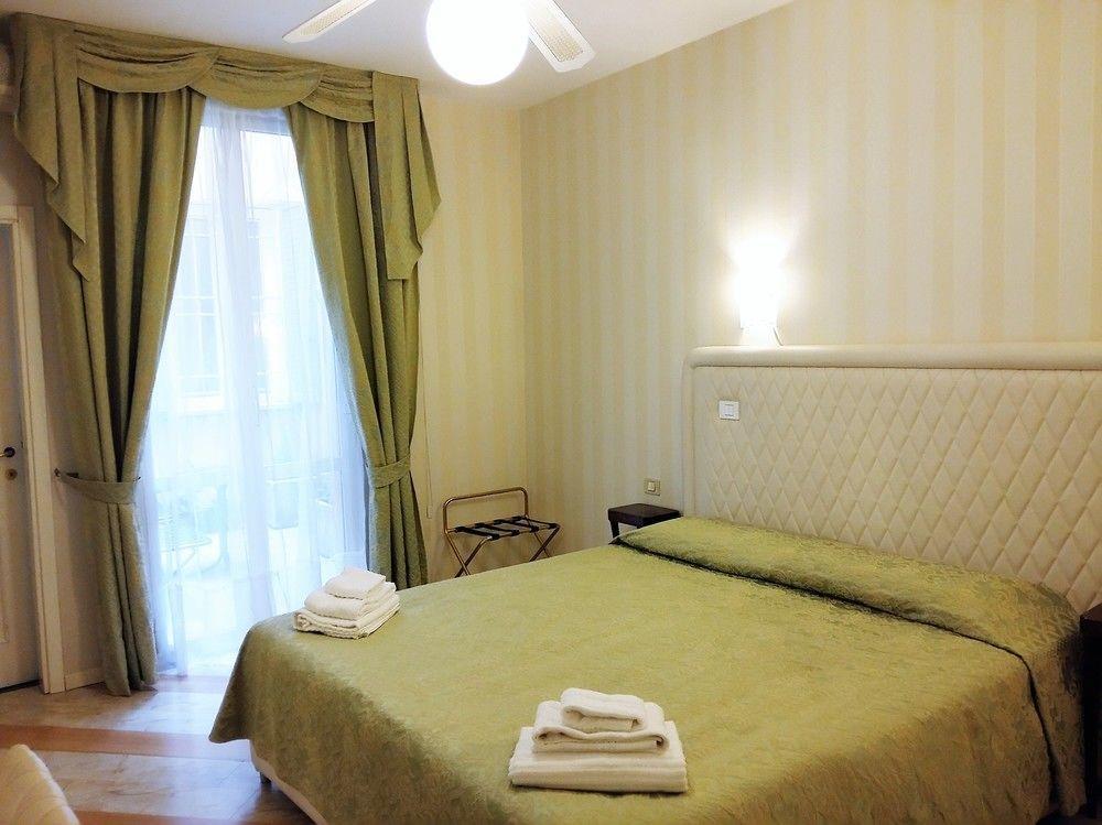 Residenza Due Torri Check In Presso Hotel Centrale Vicolo Cattani 7 Bologne Extérieur photo