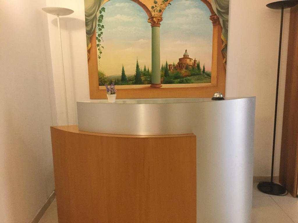 Residenza Due Torri Check In Presso Hotel Centrale Vicolo Cattani 7 Bologne Extérieur photo