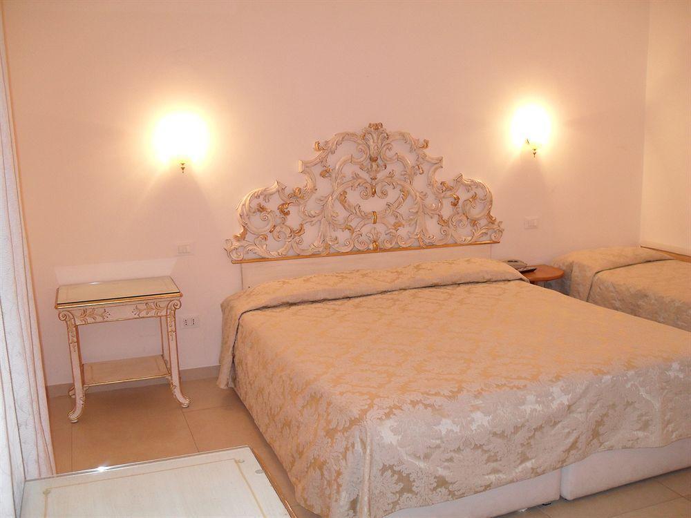 Residenza Due Torri Check In Presso Hotel Centrale Vicolo Cattani 7 Bologne Extérieur photo