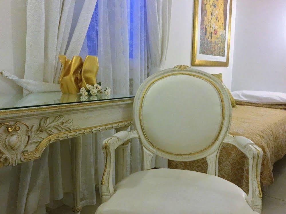 Residenza Due Torri Check In Presso Hotel Centrale Vicolo Cattani 7 Bologne Extérieur photo
